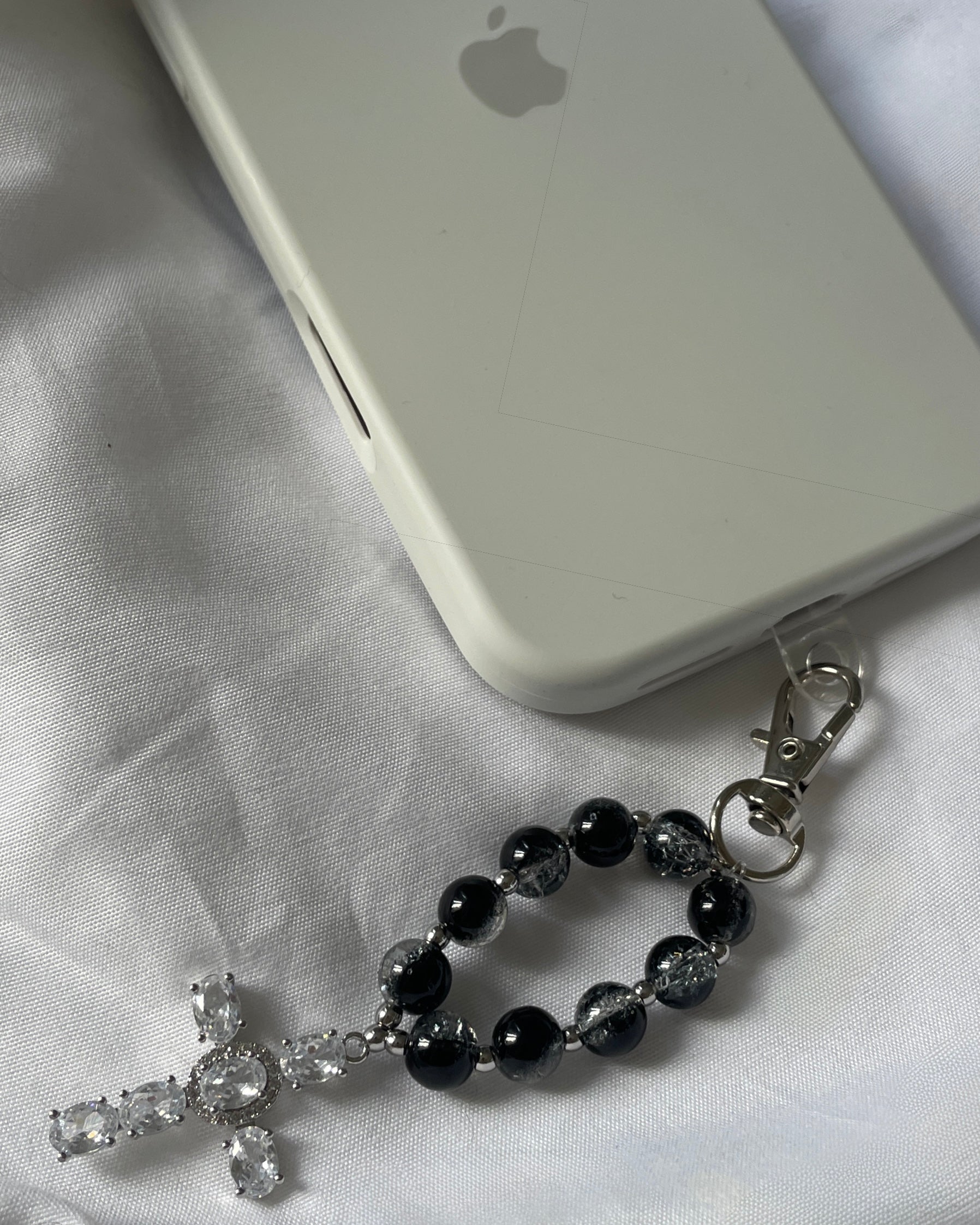 BIJOU DE TÉLÉPHONE ROND NOIR CRAQUELÉ