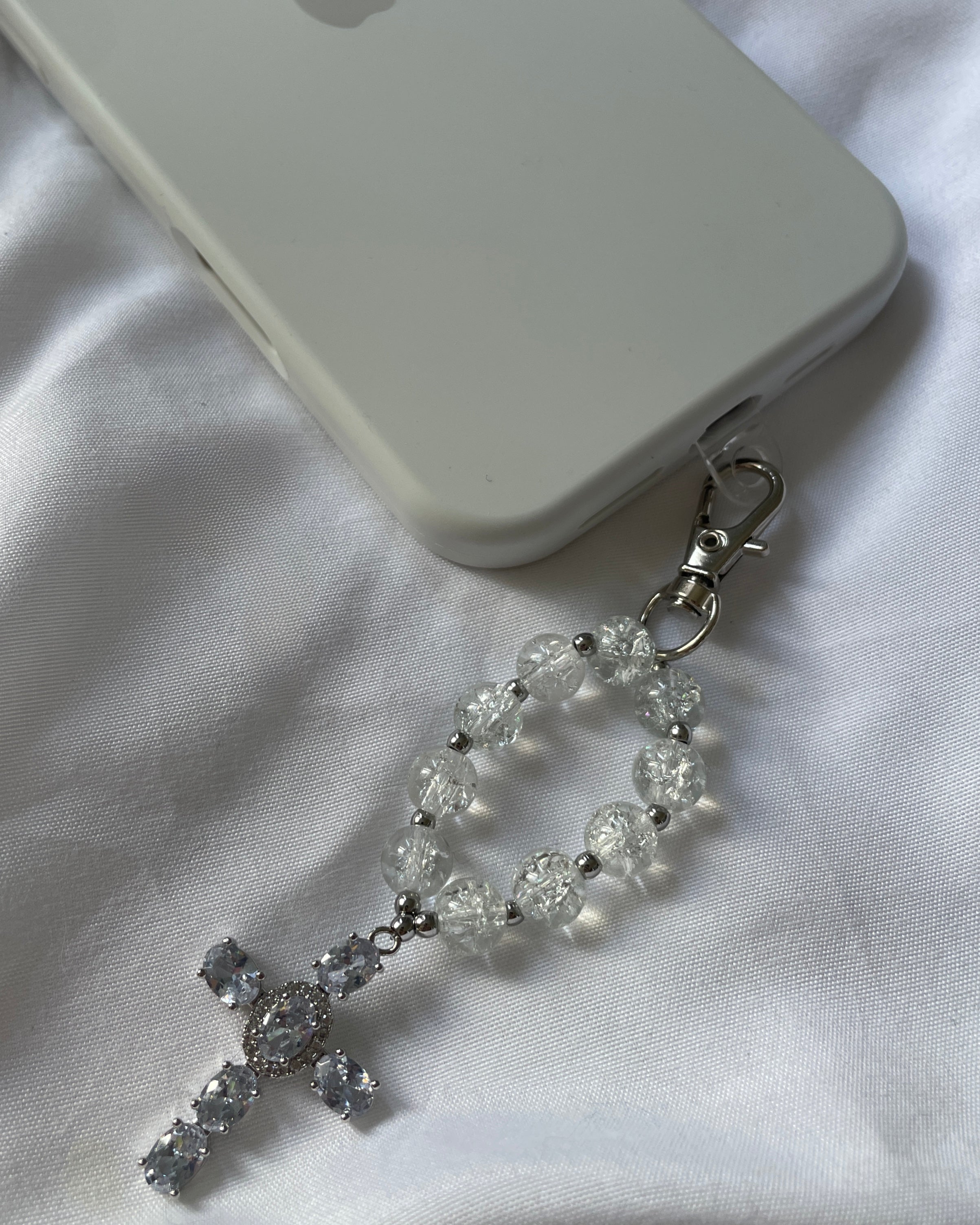 BIJOU DE TÉLÉPHONE ROND BLANC CRAQUELÉ